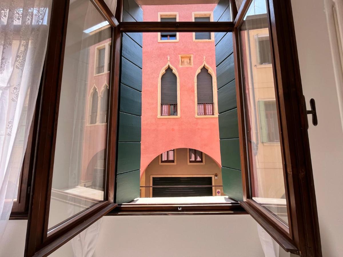 Appartamento Ai Portici Di Via Savonarola Padova Eksteriør billede